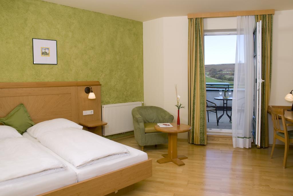 Hotel Neustifter Poysdorf Dış mekan fotoğraf